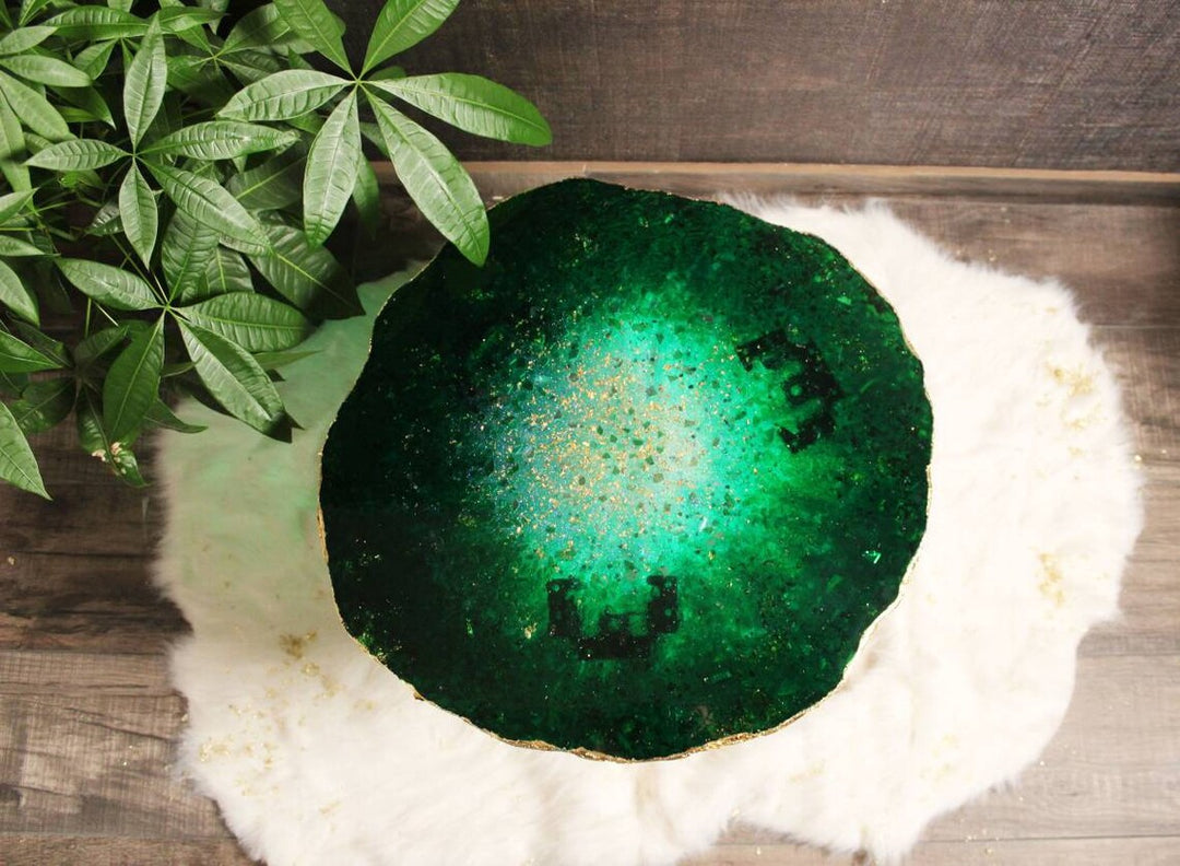 Epoxy resin Green emerald table, resin geode coffee table , irregular round live edge table, decorative bedside table , unique crystal table