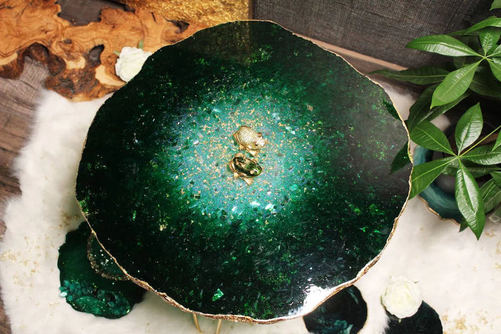 Epoxy resin Green emerald table, resin geode coffee table , irregular round live edge table, decorative bedside table , unique crystal table