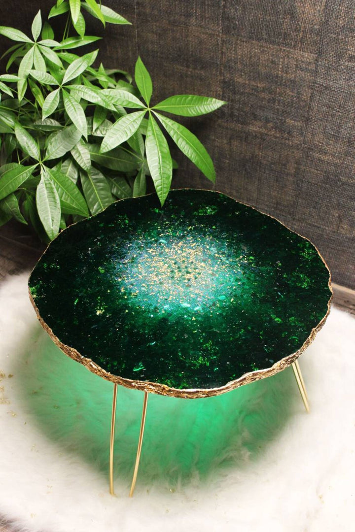 Epoxy resin Green emerald table, resin geode coffee table , irregular round live edge table, decorative bedside table , unique crystal table