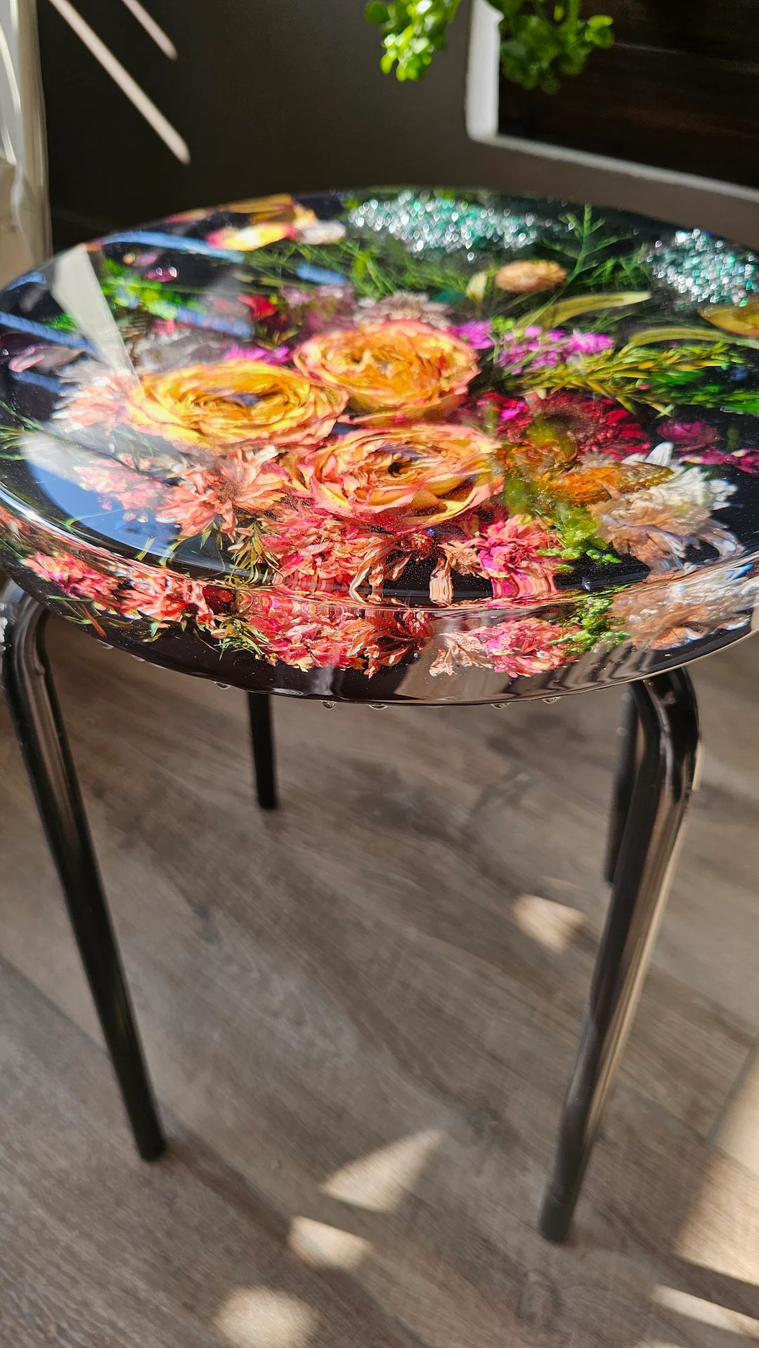 Artisanal Preserved Flower Resin Table, Opulent All-Round Coffee Table, Perfect for Chic Interiors, Artistic Home Gift