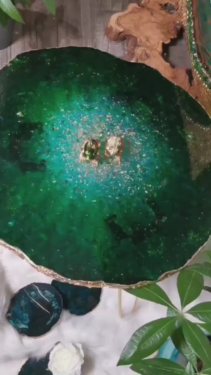 Epoxy resin Green emerald table, resin geode coffee table , irregular round live edge table, decorative bedside table , unique crystal table